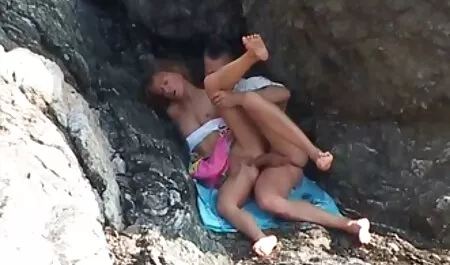 Una video porno davanti al marito giovane coppia in cucina.