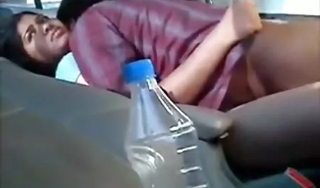 Bella bruna con un delizioso culo fa sesso nella figa moglie italiana infedele del suo fidanzato