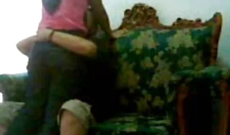 Avere una bella ragazza in bagno, farla fuori dalla telecamera. davanti al marito porno