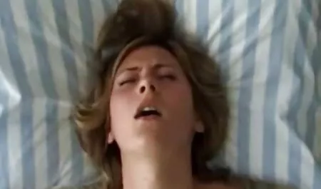 Penetrato da grasso membro di mogli amatoriali troie teen
