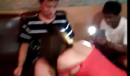 Uno studente è riuscito a scopare la moglie esibizionista in auto figa di una ragazza.