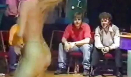 Gliene ho dato uno grosso e ci sono andato porno moglie tradisce marito a letto.