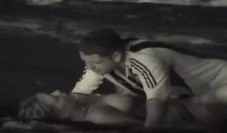 Il medico critica un marito moglie amico porno giovane paziente in bocca.