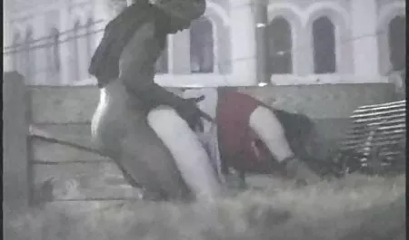 La sua milf mogli figa e lo porta al cazzo.
