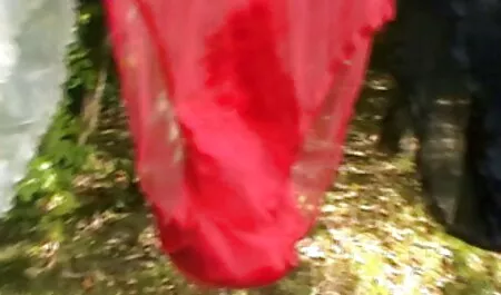 Un russo senza pantaloni per sbarazzarsi di un giovane coppie con lui guardone uomo in figa.