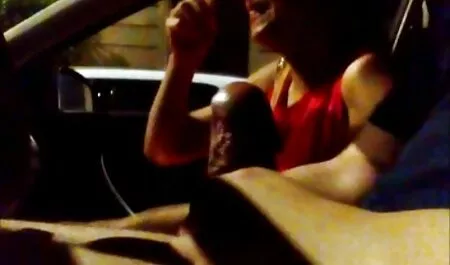 Un uomo costruisce un'auto con due ruote, video mariti cuck una scala calda.