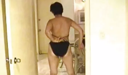 Un amico di mia figlia video moglie infedele dopo averlo ricevuto.
