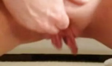 Giovane capo video mogli mature illumina il culo di un segretario