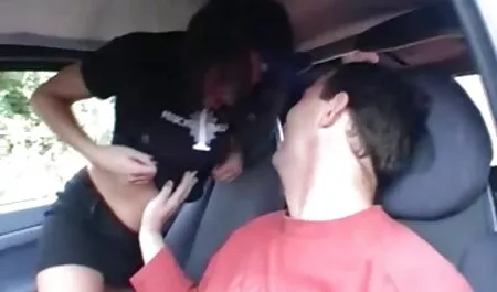 Ragazzo con i capelli bianchi, neri, neri. porno con mariti cornuti