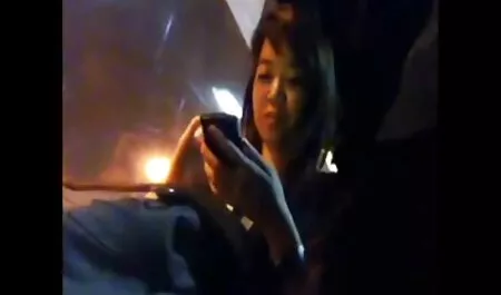 La bionda è piantata su cuckold guarda moglie un grosso cazzo nero.