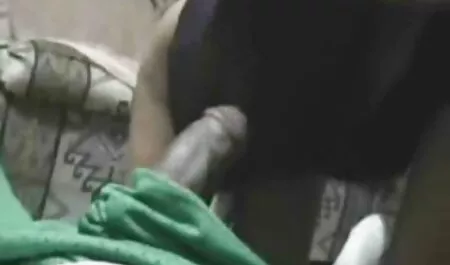 La Russia ha nella casa moglie nudista del porno.