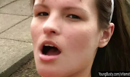 Le cattive ragazze fanno male la faccia dell'uomo e mogliexxx il suo cappello