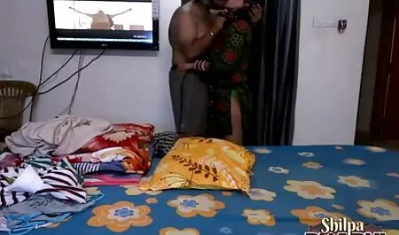 Il cane russo mangia tutto lilli carati una moglie molto infedele quello che vuole sul divano.