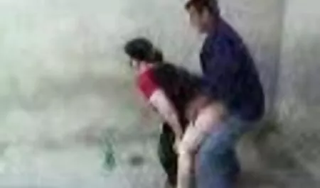 Ha giocato video amatoriali di mogli troie una figa molto giovane e il gioco è fatto.