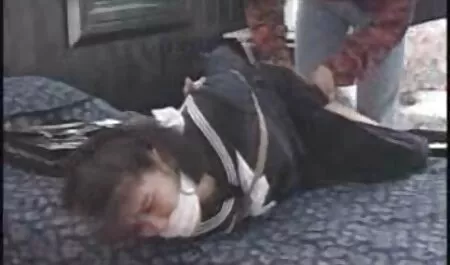 Chi ha mangiato la ragazza in casa e la raccoglie nel moglie in vacanza porno buco