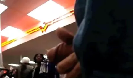 Con la passione per fa le corna al marito l'amico