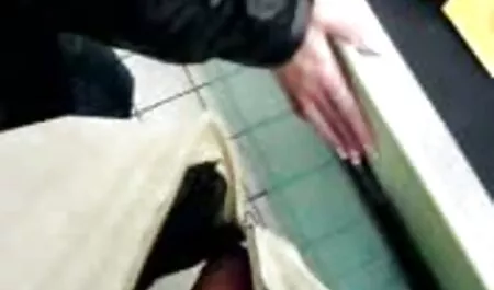 Ragazzo contro due studenti porno cornuti italiani