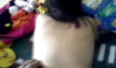 Uno nella bocca di una ragazza sesso amatoriale con moglie con tette tenere.