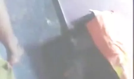Una ragazza mostra un porno la moglie uomo nero che il suo fidanzato è
