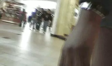 Vecchio uomo scopa trans con moglie un piccolo ragazza