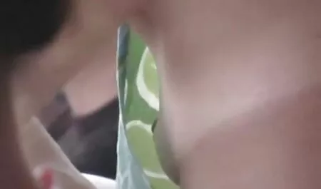 Bella porno mogli troie prende una figa pelosa