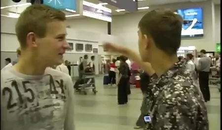 Il gruppo ha visto due belle persone con un mogli mature esibizioniste ragazzo