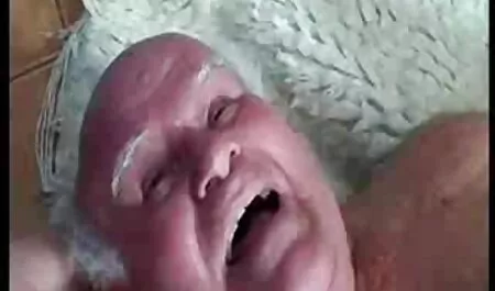 Ragazzo fortunato provato alcune tette porno marito guarda moglie alla festa di addio al celibato.