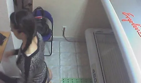 Le ragazze succhiano la figa video amatoriali cornuti italiani degli altri.