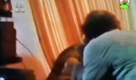 Scegli una ragazza moglie di rocco porno spaventata e a casa
