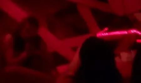 Giovane moglie pompinara ragazza succhia grande cazzo ed era nella sua figa.