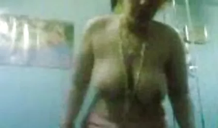 Era giovane, porno la moglie del mio amico cicciottella.