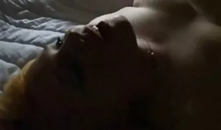Slut grasso che mostra la sua nuova figura moglie italiana cornuto snella.