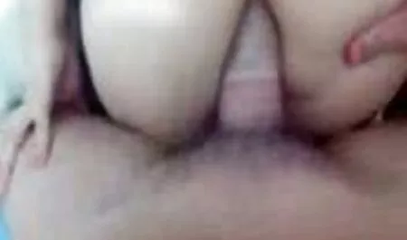 Le ragazze preferiscono la musica con un corpo snello e la figa. moglie ubriaca porno