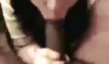 Il venditore veste video moglie esibizionista un russo nel negozio.