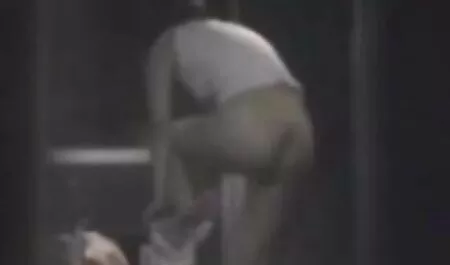 Ha tradito sua moglie con mogli troie scopano il suo migliore amico.