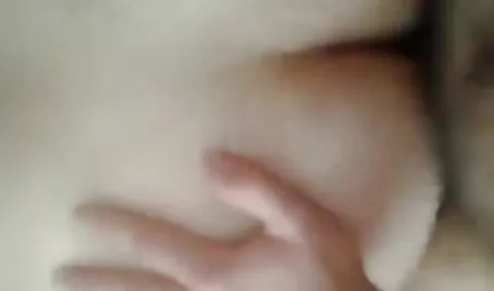 Battiti porno tradimento di ritorni anali con le ragazze sulla macchina fotografica.