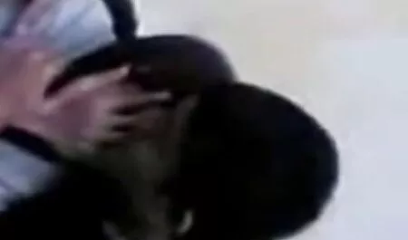 Due rami dominano un moglie ricattata porno uomo